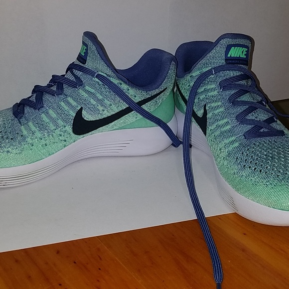 Nike Shoes - NIKE lunarlon tennis shoes/running sneakers